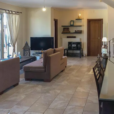 Awesome In With 5 Bedrooms, Jacuzzi&outdoor Swimming Pool