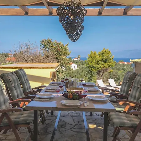 Dom wakacyjny Awesome In With 5 Bedrooms, Jacuzzi&outdoor Swimming Pool