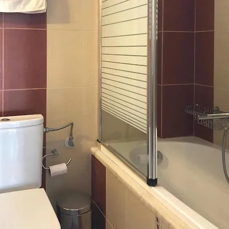 Awesome In With 5 Bedrooms, Jacuzzi&outdoor Swimming Pool