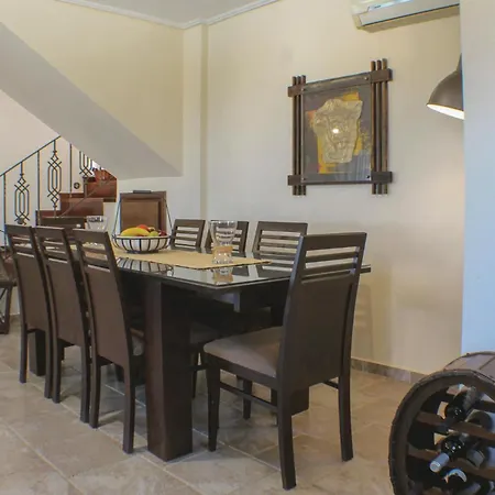 Awesome In With 5 Bedrooms, Jacuzzi&outdoor Swimming Pool