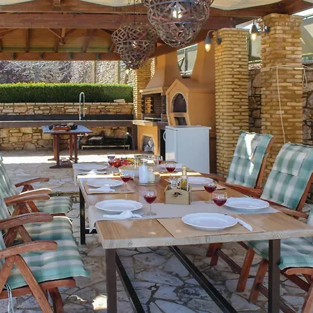 Awesome In With 5 Bedrooms, Jacuzzi&outdoor Swimming Pool *