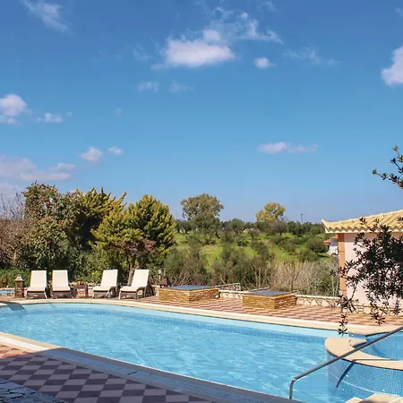 Awesome In With 5 Bedrooms, Jacuzzi&outdoor Swimming Pool Koróni