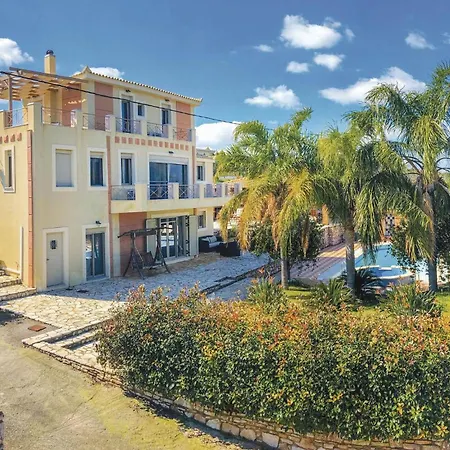 Awesome In With 5 Bedrooms, Jacuzzi&outdoor Swimming Pool * Koróni